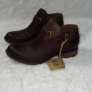 Born brown leather ankle buckle boots size 6